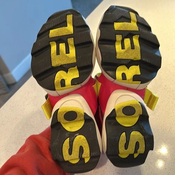 Sorel buckle sandals - pink and yellow - Picture 7 of 9